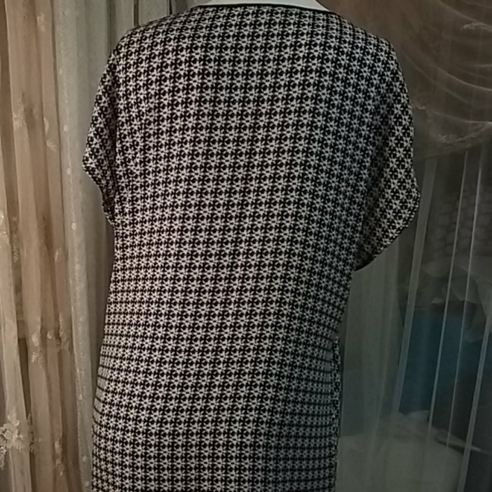Tunic - Picture 2 of 3